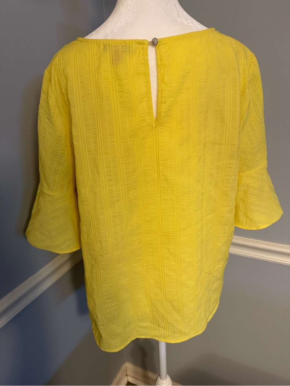 Vince Camuto Bright Yellow Textured Bell-Sleeve Tunic Top - Picture 2 of 3